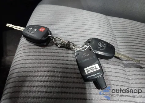 2015 Toyota Rav4 Le z USA, uszkodzony, nr VIN 2T3BFREV2FW343834